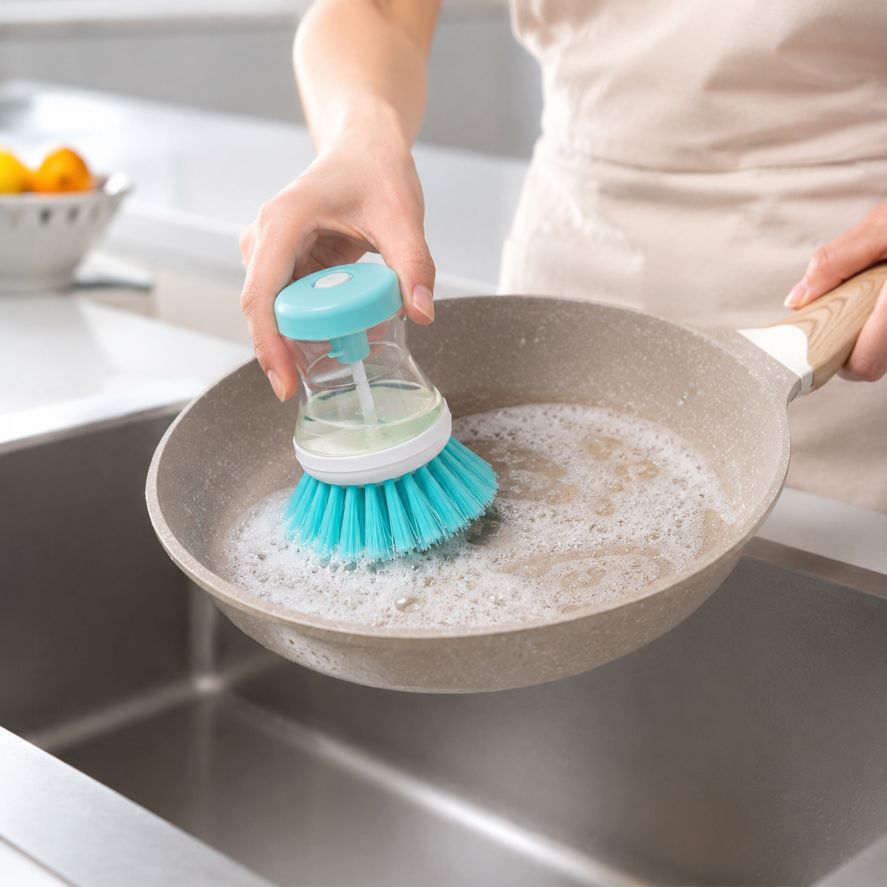 Cepillo dispensador de jabón para cocina | CleanForce™